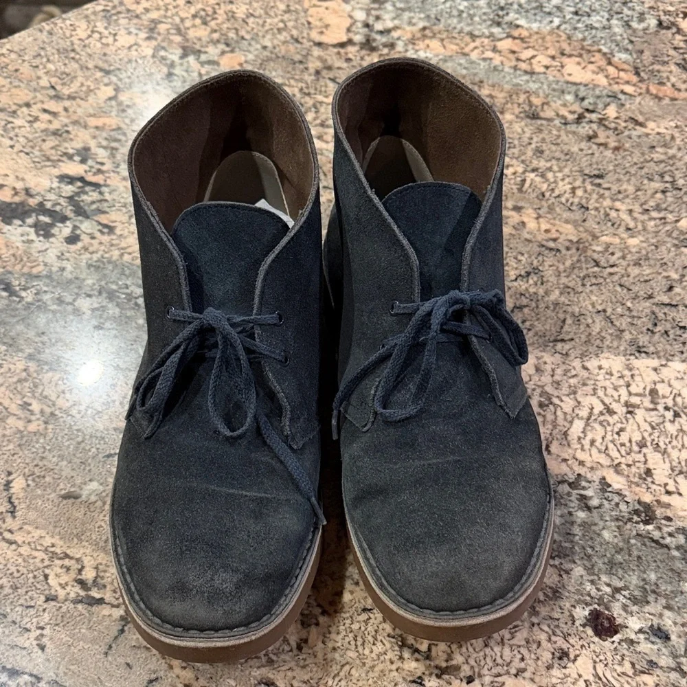 Clarks Men's Dark Gray Suede Chukka Boots